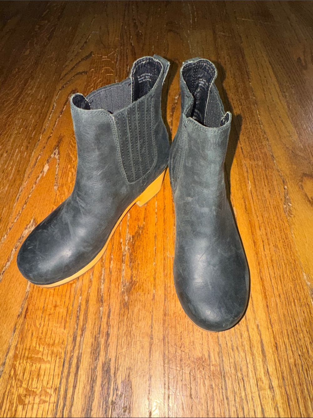 FRYE & CO Black Odessa Chelsea Clog Boots-Size 7